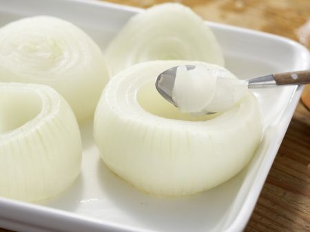 Gefüllte Gemüsezwiebeln Zubereitung Schritt 6 Gefüllte Gemüsezwiebeln Zubereitung Schritt 6