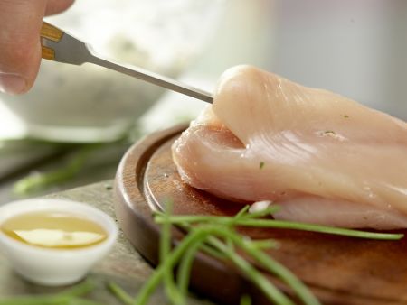 Gefüllte Hähnchenbrust Zubereitung Schritt 4 Gefüllte Hähnchenbrust Zubereitung Schritt 4