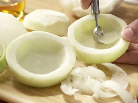 Gefüllte Kohlrabi-Körbchen Zubereitung Schritt 1 Gefüllte Kohlrabi-Körbchen Zubereitung Schritt 1