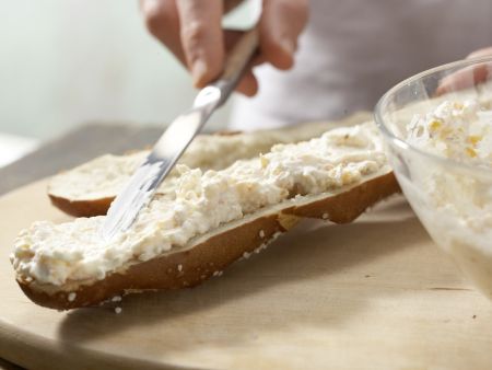 Gefüllte Laugenstange Zubereitung Schritt 4 Gefüllte Laugenstange Zubereitung Schritt 4