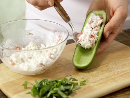 Gefüllte Mini-Gurke Zubereitung Schritt 5 Gefüllte Mini-Gurke Zubereitung Schritt 5