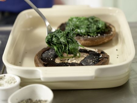Gefüllte Portobello-Pilze Zubereitung Schritt 6 Gefüllte Portobello-Pilze Zubereitung Schritt 6