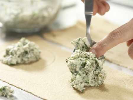 Gefüllte Riesen-Ravioli Zubereitung Schritt 5 Gefüllte Riesen-Ravioli Zubereitung Schritt 5