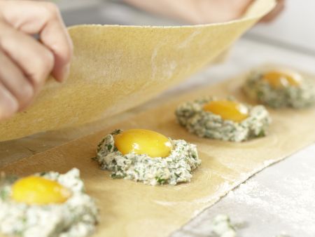 Gefüllte Riesen-Ravioli Zubereitung Schritt 7 Gefüllte Riesen-Ravioli Zubereitung Schritt 7