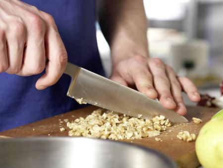 Gefüllte Schinken-Nuss-Röllchen Zubereitung Schritt 1 Gefüllte Schinken-Nuss-Röllchen Zubereitung Schritt 1