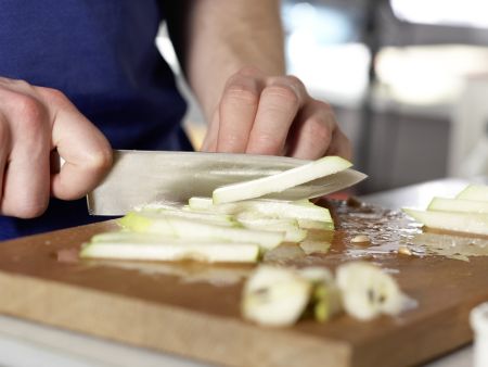 Gefüllte Schinken-Nuss-Röllchen Zubereitung Schritt 3 Gefüllte Schinken-Nuss-Röllchen Zubereitung Schritt 3