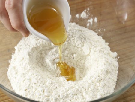 Gefüllter Mandel-Hefekuchen Zubereitung Schritt 2 Gefüllter Mandel-Hefekuchen Zubereitung Schritt 2