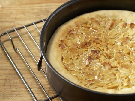 Gefüllter Mandel-Hefekuchen Zubereitung Schritt 8 Gefüllter Mandel-Hefekuchen Zubereitung Schritt 8