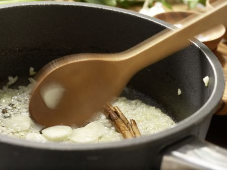 Gefülltes Brathähnchen Zubereitung Schritt 3 Gefülltes Brathähnchen Zubereitung Schritt 3