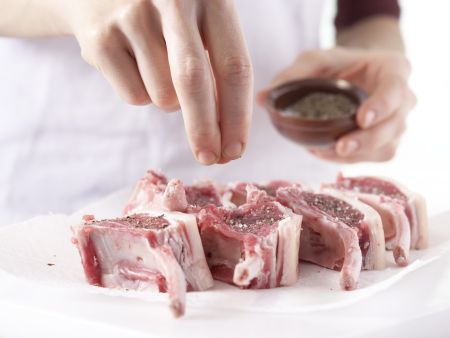 Gegrillte Lammkoteletts Zubereitung Schritt 1 Gegrillte Lammkoteletts Zubereitung Schritt 1