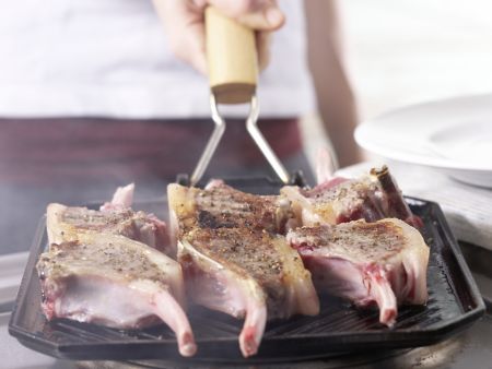 Gegrillte Lammkoteletts Zubereitung Schritt 2 Gegrillte Lammkoteletts Zubereitung Schritt 2