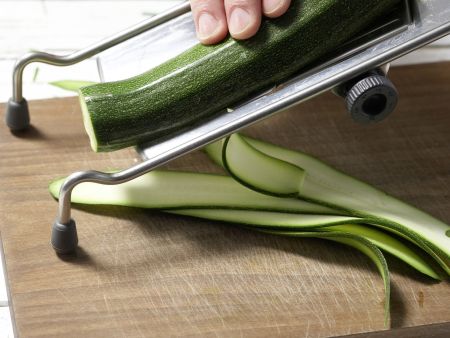 Gegrillte Zucchini-Röllchen Zubereitung Schritt 2 Gegrillte Zucchini-Röllchen Zubereitung Schritt 2