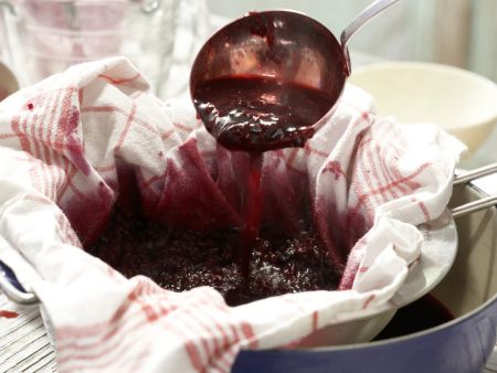Gelee aus schwarzen Johannisbeeren Zubereitung Schritt 5 Gelee aus schwarzen Johannisbeeren Zubereitung Schritt 5