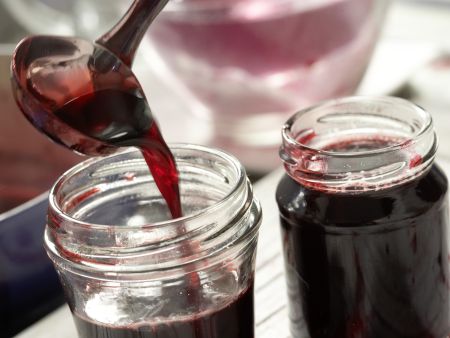 Gelee aus schwarzen Johannisbeeren Zubereitung Schritt 9 Gelee aus schwarzen Johannisbeeren Zubereitung Schritt 9
