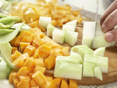 Gemüse-Reis-Pfanne aus dem Ofen Zubereitung Schritt 1 Gemüse-Reis-Pfanne aus dem Ofen Zubereitung Schritt 1