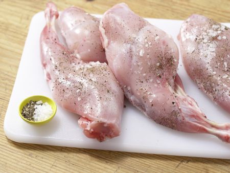 Geschmorte Kaninchenkeulen Zubereitung Schritt 1 Geschmorte Kaninchenkeulen Zubereitung Schritt 1