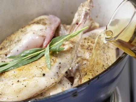 Geschmorte Kaninchenkeulen Zubereitung Schritt 7 Geschmorte Kaninchenkeulen Zubereitung Schritt 7