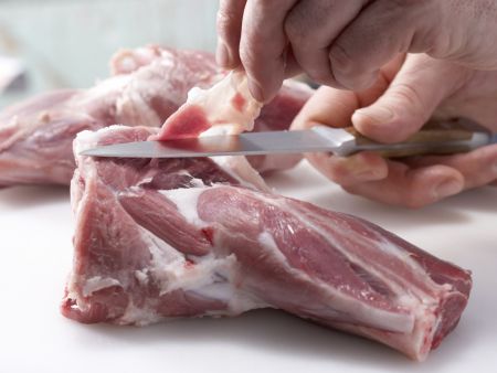 Geschmorte Lammhaxen Zubereitung Schritt 1 Geschmorte Lammhaxen Zubereitung Schritt 1