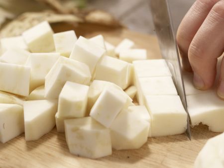 Getrüffeltes Selleriepüree Zubereitung Schritt 1 Getrüffeltes Selleriepüree Zubereitung Schritt 1