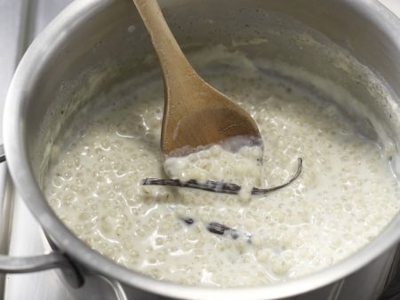 Graupenmilchbrei mit Himbeeren Zubereitung Schritt 3 Graupenmilchbrei mit Himbeeren Zubereitung Schritt 3