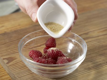 Graupenmilchbrei mit Himbeeren Zubereitung Schritt 4 Graupenmilchbrei mit Himbeeren Zubereitung Schritt 4