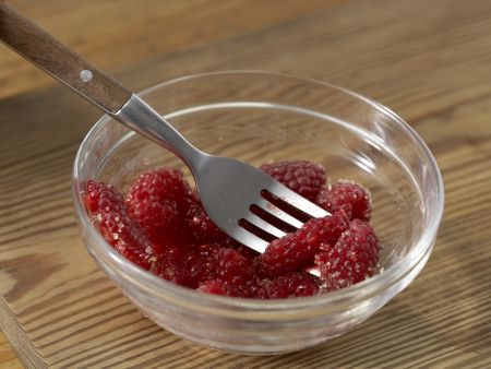 Graupenmilchbrei mit Himbeeren Zubereitung Schritt 5 Graupenmilchbrei mit Himbeeren Zubereitung Schritt 5