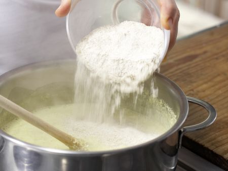 Grießschnitten mit Rahm-Mangold Zubereitung Schritt 2 Grießschnitten mit Rahm-Mangold Zubereitung Schritt 2