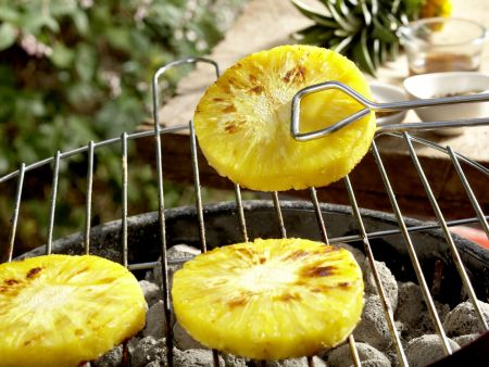 Grill-Ananas Zubereitung Schritt 4 Grill-Ananas Zubereitung Schritt 4