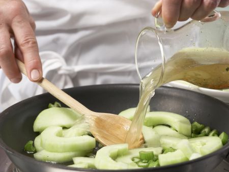 Grünes Gurkengemüse Zubereitung Schritt 6 Grünes Gurkengemüse Zubereitung Schritt 6