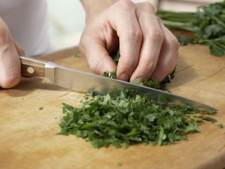 Grünkernbuletten mit Paprikarahm Zubereitung Schritt 3 Grünkernbuletten mit Paprikarahm Zubereitung Schritt 3