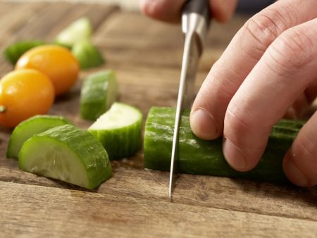 Gurken-Melonen-Drink Zubereitung Schritt 1 Gurken-Melonen-Drink Zubereitung Schritt 1