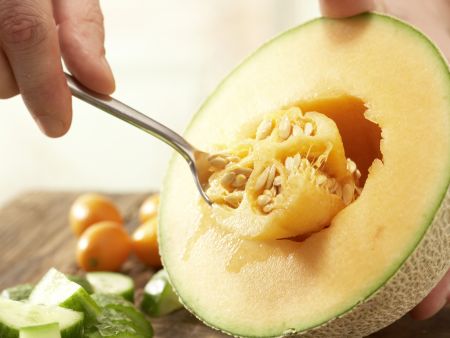 Gurken-Melonen-Drink Zubereitung Schritt 2 Gurken-Melonen-Drink Zubereitung Schritt 2