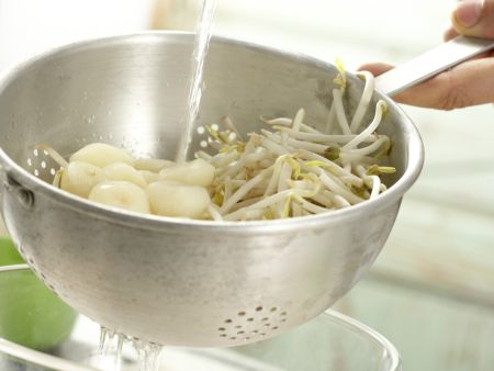 Hähnchen auf chinesische Art Zubereitung Schritt 2 Hähnchen auf chinesische Art Zubereitung Schritt 2