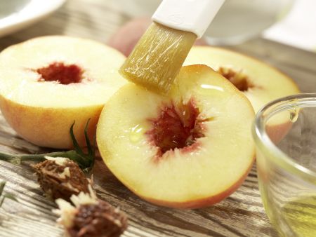Hähnchensalat mit gegrillten Pfirsichen Zubereitung Schritt 5 Hähnchensalat mit gegrillten Pfirsichen Zubereitung Schritt 5