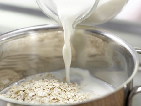 Haferbrei mit Banane und Joghurt Zubereitung Schritt 1 Haferbrei mit Banane und Joghurt Zubereitung Schritt 1