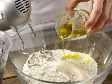 Hefeküchlein mit Salat Zubereitung Schritt 1 Hefeküchlein mit Salat Zubereitung Schritt 1