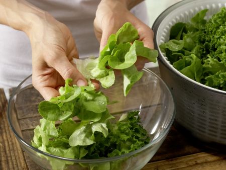 Hefeküchlein mit Salat Zubereitung Schritt 11 Hefeküchlein mit Salat Zubereitung Schritt 11