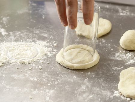 Hefeküchlein mit Salat Zubereitung Schritt 8 Hefeküchlein mit Salat Zubereitung Schritt 8