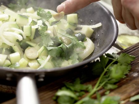 Heilbutt aus der Pfanne Zubereitung Schritt 11 Heilbutt aus der Pfanne Zubereitung Schritt 11