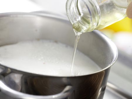 Heiße Mandelmilch Zubereitung Schritt 3 Heiße Mandelmilch Zubereitung Schritt 3