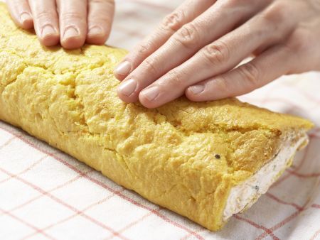 Herzhafte Biskuitrolle Zubereitung Schritt 10 Herzhafte Biskuitrolle Zubereitung Schritt 10