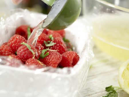 Himbeersülze Zubereitung Schritt 11 Himbeersülze Zubereitung Schritt 11