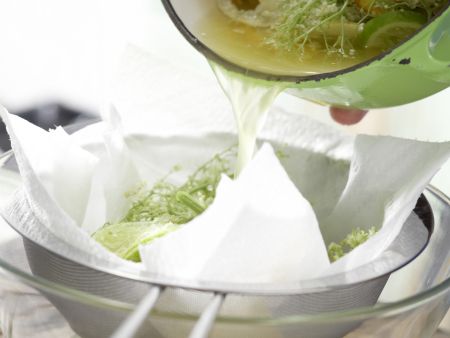 Holunderblütensirup Zubereitung Schritt 6 Holunderblütensirup Zubereitung Schritt 6