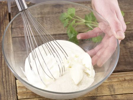 Joghurtcreme Zubereitung Schritt 2 Joghurtcreme Zubereitung Schritt 2