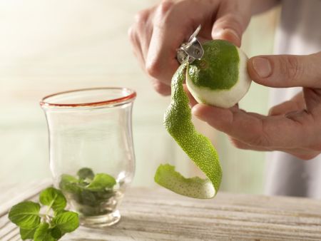Kardamom-Minz-Tee Zubereitung Schritt 3 Kardamom-Minz-Tee Zubereitung Schritt 3