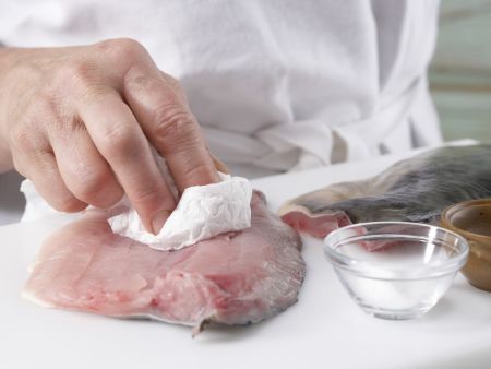 Karpfenfilet mit Karamelltrauben Zubereitung Schritt 4 Karpfenfilet mit Karamelltrauben Zubereitung Schritt 4