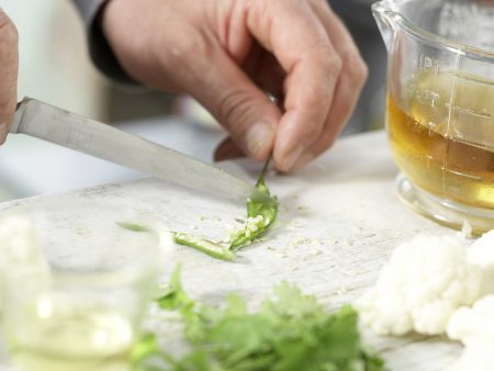 Kartoffel-Blumenkohl-Curry Zubereitung Schritt 3 Kartoffel-Blumenkohl-Curry Zubereitung Schritt 3
