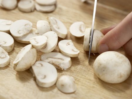 Kartoffel-Pilz-Brei mit Fleisch Zubereitung Schritt 2 Kartoffel-Pilz-Brei mit Fleisch Zubereitung Schritt 2