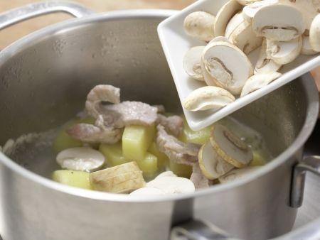 Kartoffel-Pilz-Brei mit Fleisch Zubereitung Schritt 4 Kartoffel-Pilz-Brei mit Fleisch Zubereitung Schritt 4