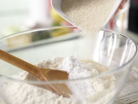 Kirsch-Baiser-Torte Zubereitung Schritt 2 Kirsch-Baiser-Torte Zubereitung Schritt 2